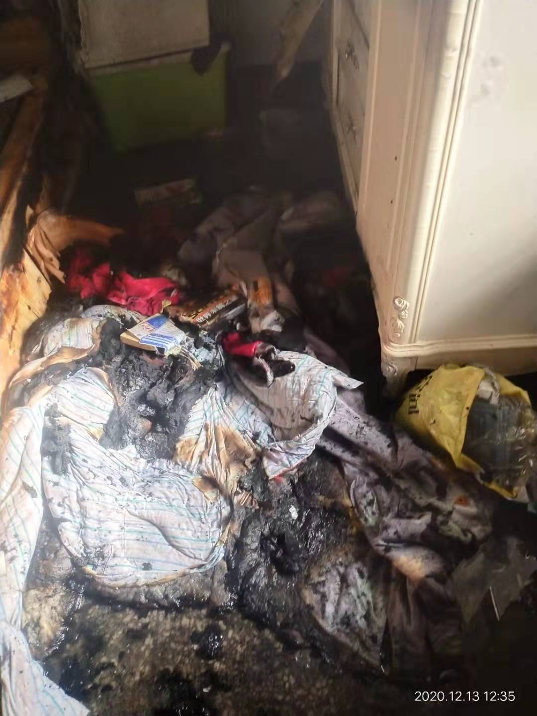 现金和物质都烧为灰烬