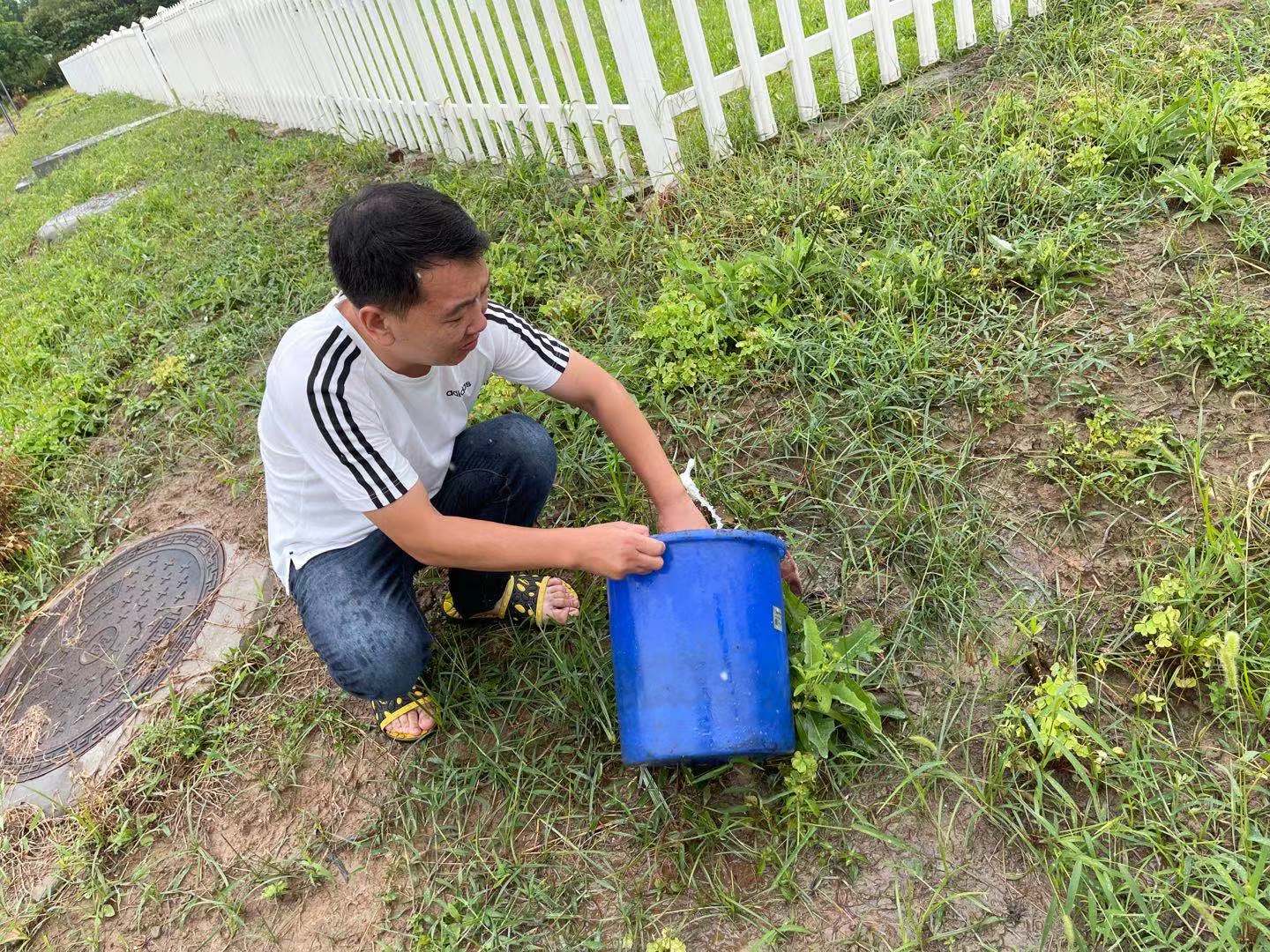 冒雨维护.jpg