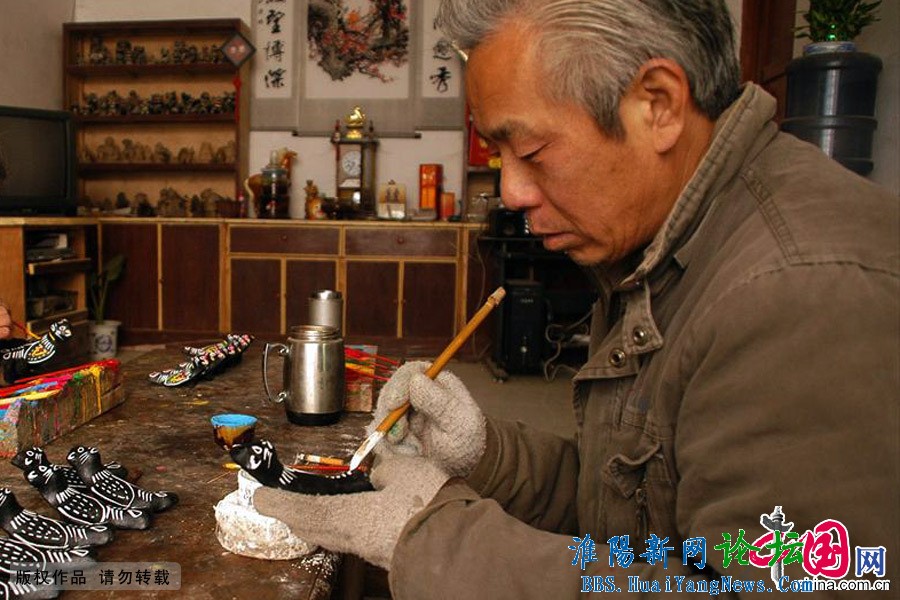 许述章是淮阳泥泥狗的代表性传承人之一。中国网图片库 杨正华/摄